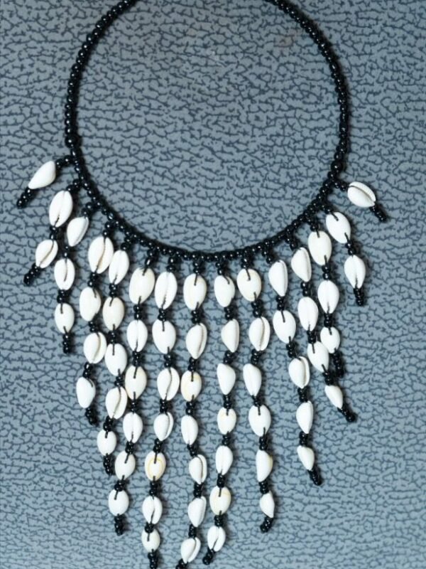 Parure Cauris Élégance – Collier & Boucles d’oreilles