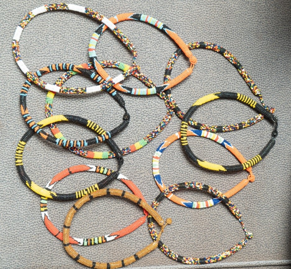 Collier en perles multicolores – tour de cou – Image 3