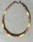 Collier en perles multicolores – tour de cou